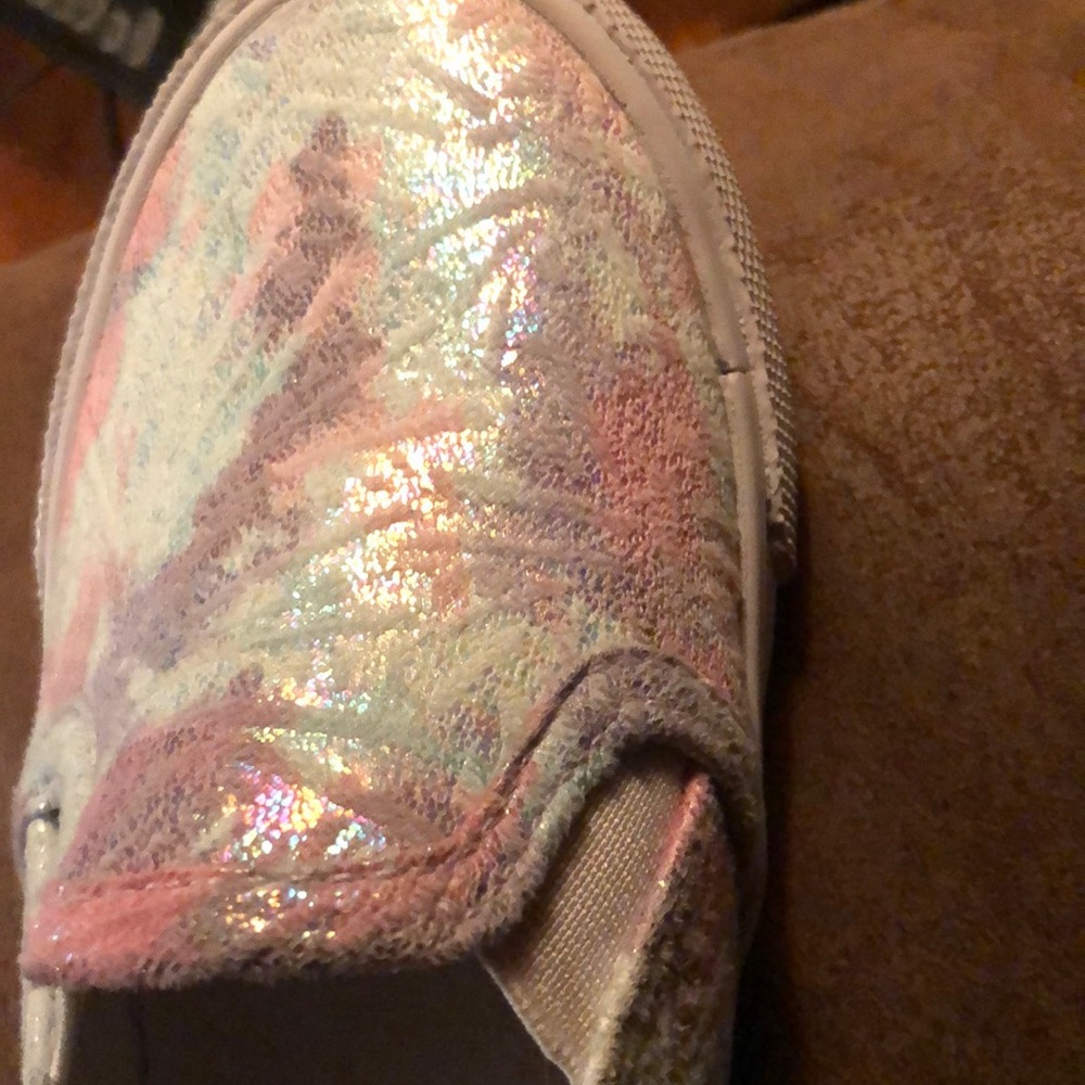 Toddler girl size 9 shoe.